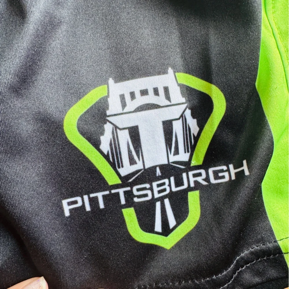 Under armour/pittsburgh short outfit YLG
